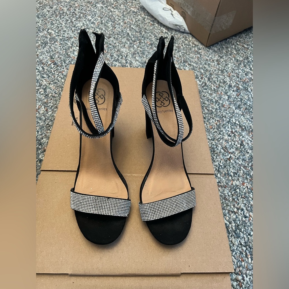 Women’s size 12 heels 4 inch heel daisy fuentes black suede bedazzled